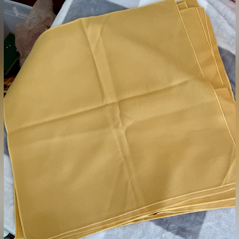 6 Gold Dinner Napkins Square